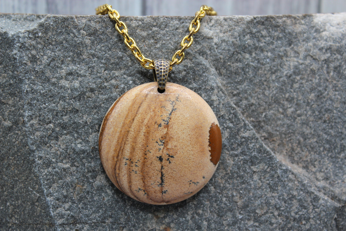 Vida Necklace